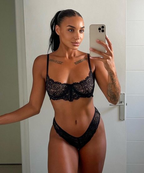 rayaadesouza art model pic