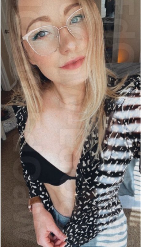 Cannibalqueen beautiful model image