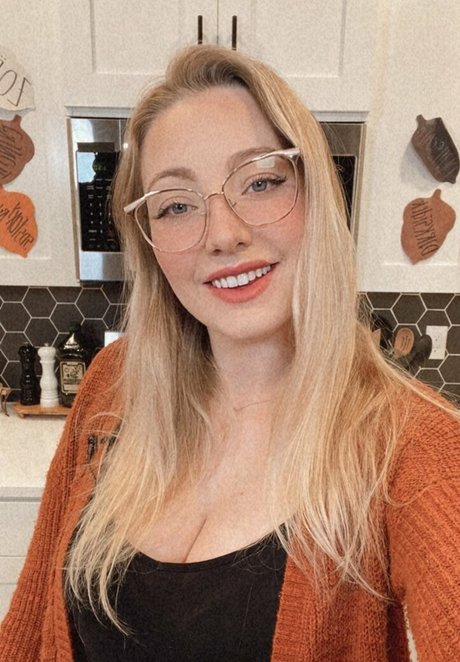 Cannibalqueen model top img