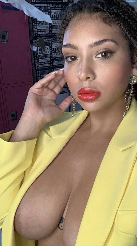 Annamarie Sarai hot star image