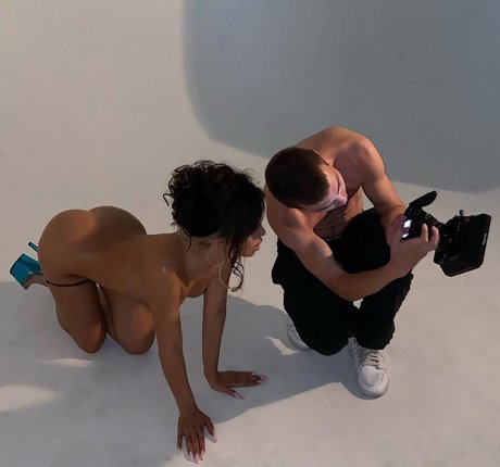 Zaebacho beautiful model img