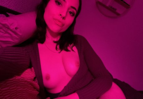 Ivypiper model naked img