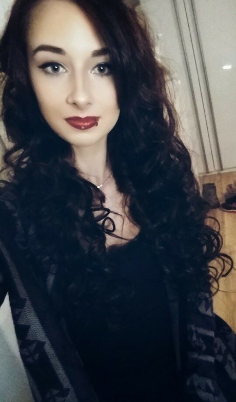 lizzzyfox xxx actress image