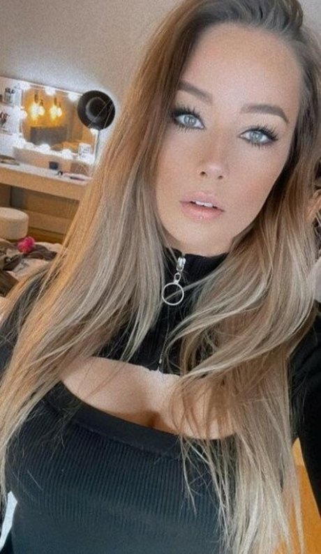 lizzzyfox adult actress galleries