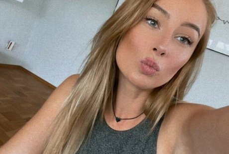 lizzzyfox pornstar art photo