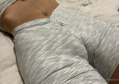 lifewithalexis model free picture