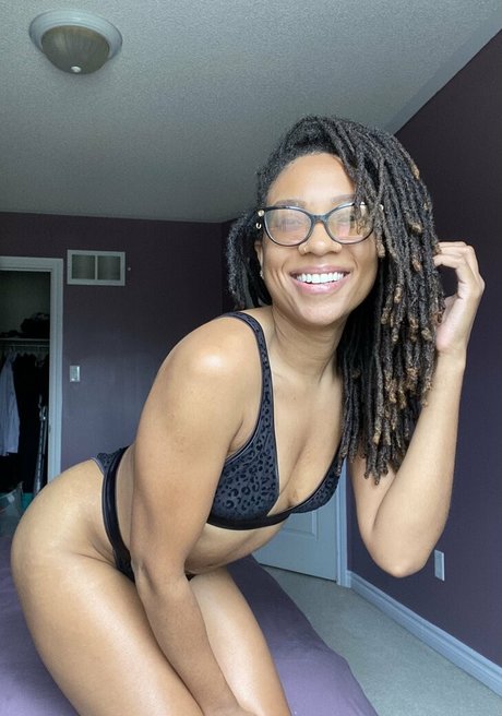 iamkirakadence erotic star img