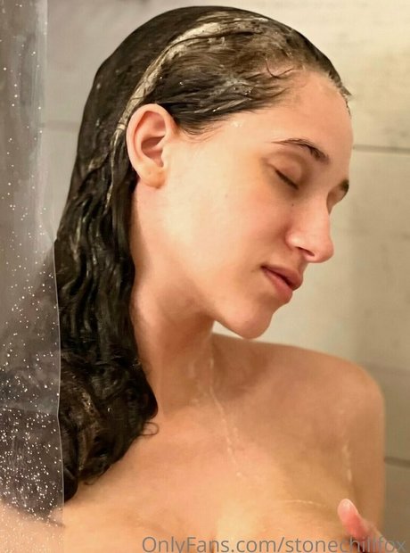 stonechillfox nude star gallery