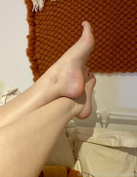 lucyfeetandtoes xxx model picture