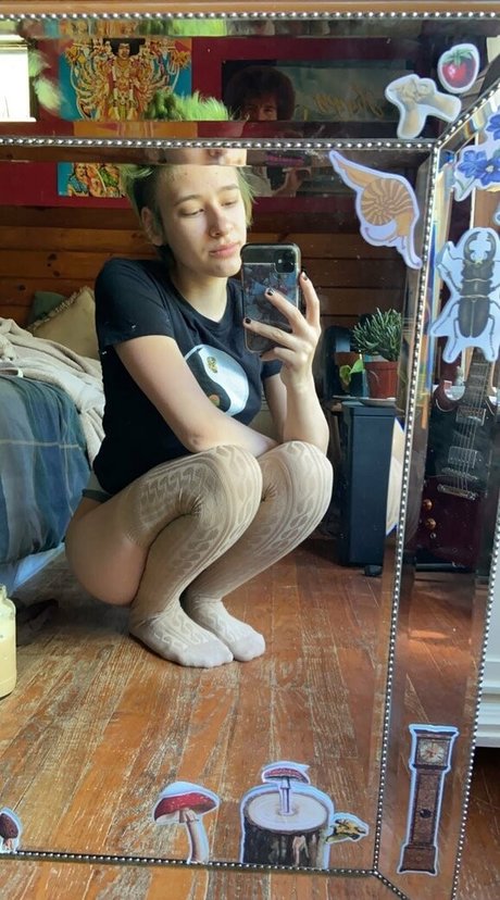 punkfrog nudes model photo