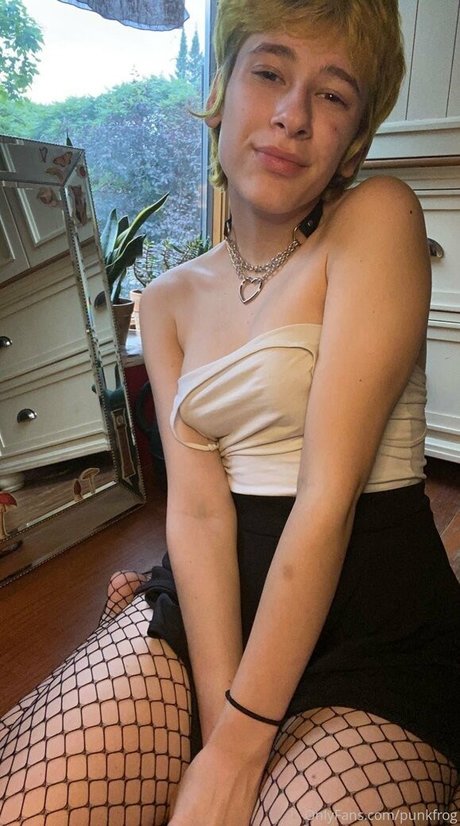 punkfrog nice actress pic