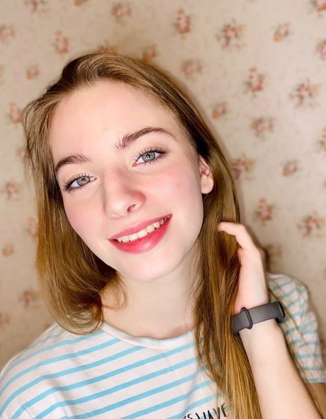 Anna Gloss nice star image