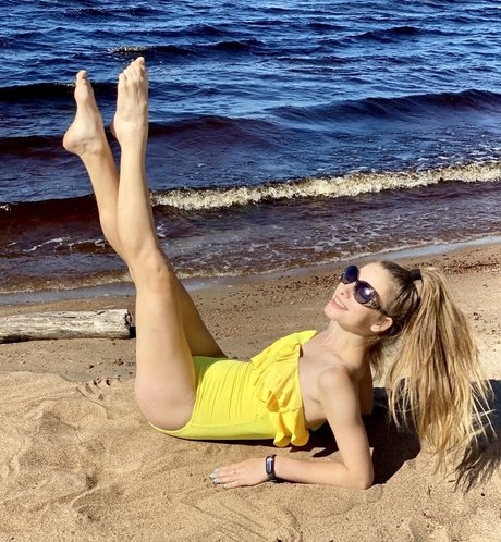 Anna Gloss nude actress pic