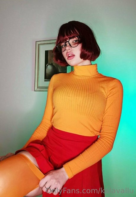 kalavallu pornographic star picture