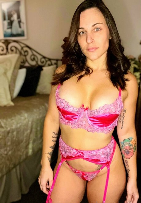 lainamariex porn model picture