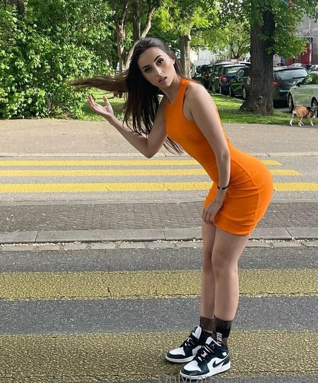 tiffayana model hot img