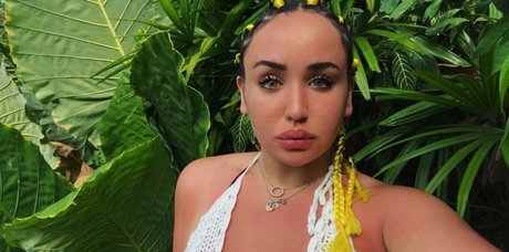 Tana Habibi star top galleries