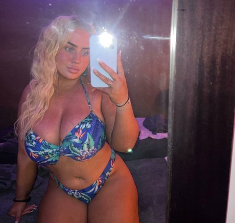 Molly O Shea high quality model pictures