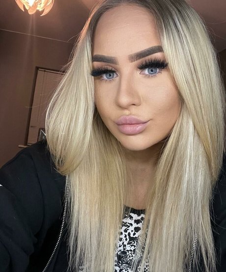 Molly O Shea art star photos