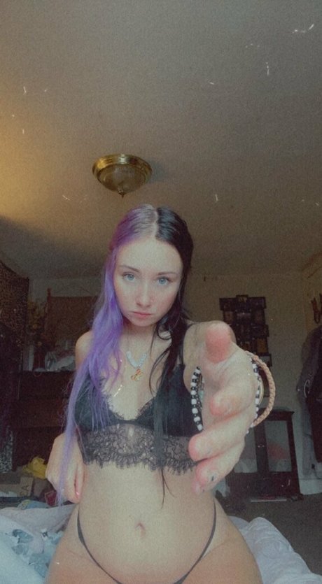 bhappywhereugo model naked photo