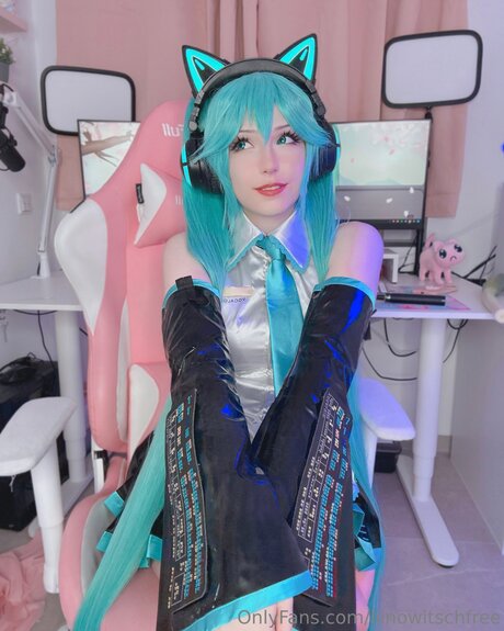 liinowitschfree model nudes img