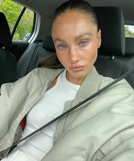 Bonnie Weddell art star photos