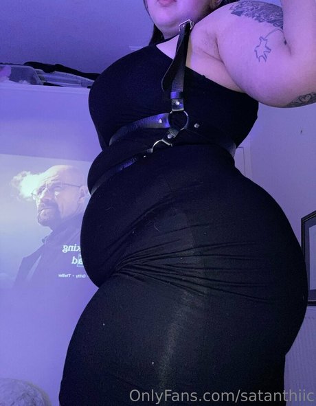 satanthiic model sexy pictures