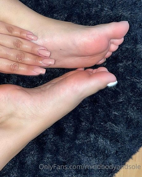 mindbodyandsole model free photo