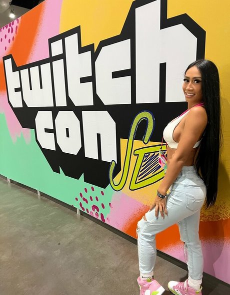 LittleAznChat nude actress picture