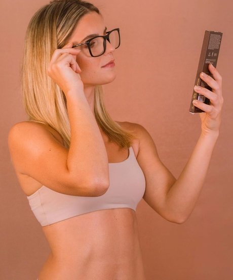 Thaisa Leal star high quality img