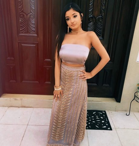 Alina M model nude images