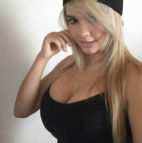 Angela R sexy model picture