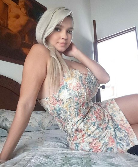 Angela R sexy model image