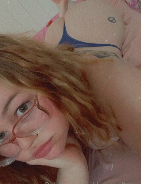 dumbsofttiee adult model img