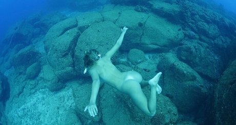 leilawaterfalls model pornographic photo