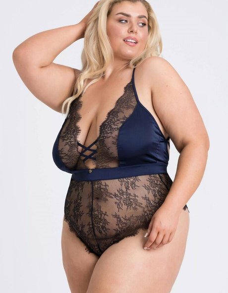 Izzy Nicholls nude actress galleries