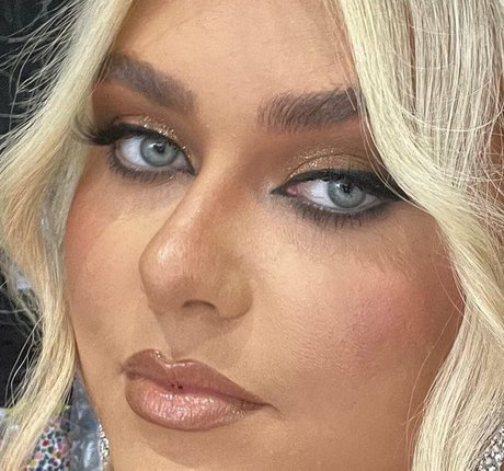 Izzy Nicholls pretty actress photo