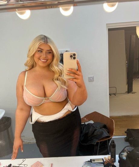 Izzy Nicholls pornstar hot pics