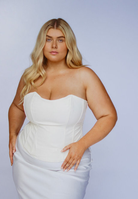 Izzy Nicholls model sexy archive