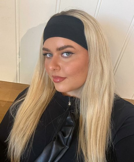 Miss Honey Mia art star archive