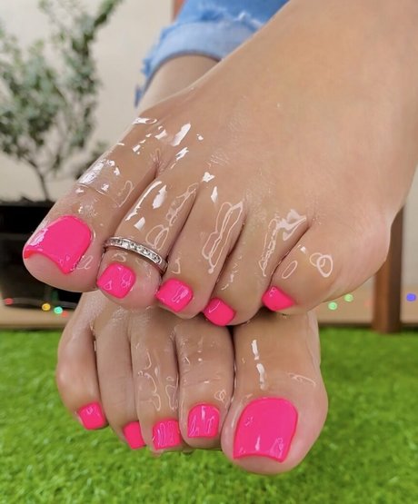 Cinnamonfeet beautiful model archive