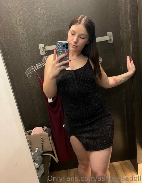 ashleyisadoll star hot pics