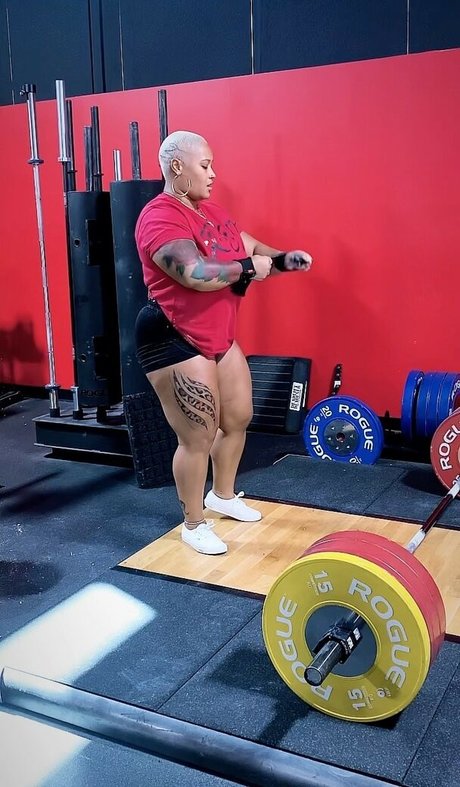 Queen R art pornstar archive