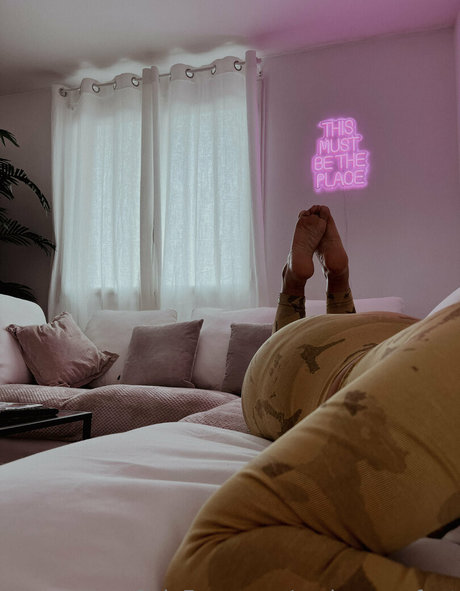 underswayfeet naked actress picture