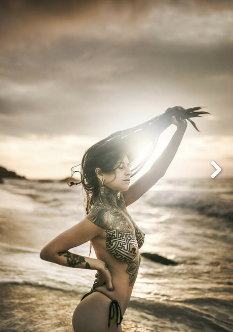 Lola Freak porn model pictures