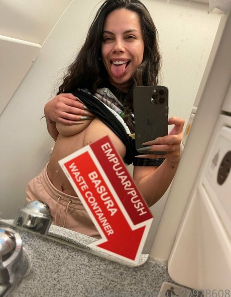 lizbethoficial nude model picture