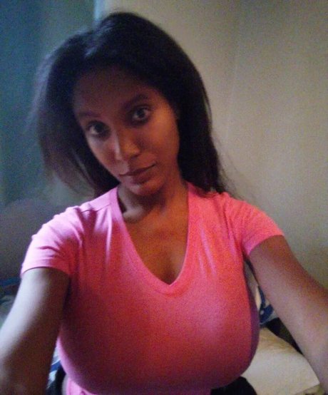 Amber Higgins Cecil exclusive model images