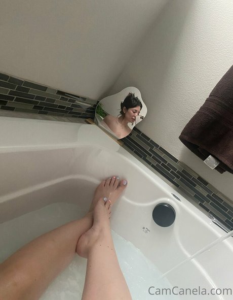 camcanela star erotic galleries