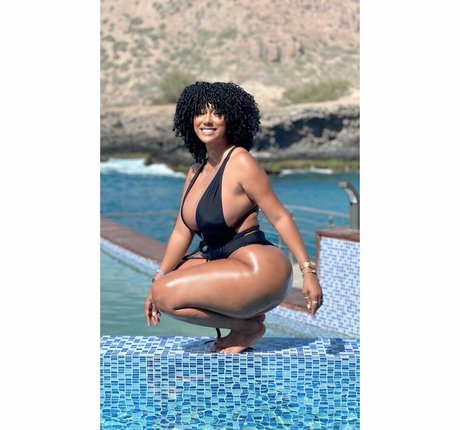 feet milf onlyfans art nude photo