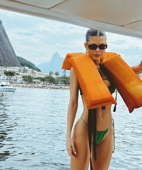 Vitoria Strada model pictures